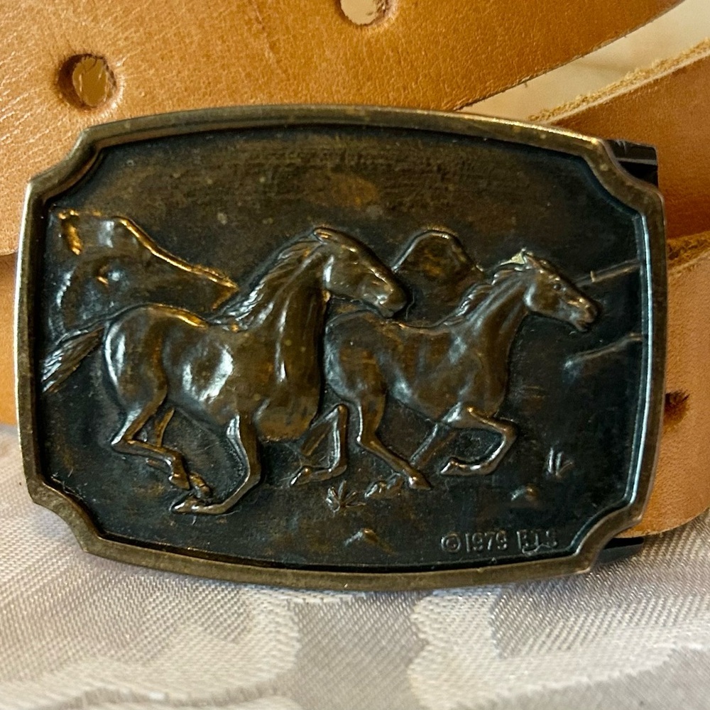 Vintage Belt Buckle Wild Mustang Horses Solid Brass BTS 1979 American Wild West - Picture 2 of 8